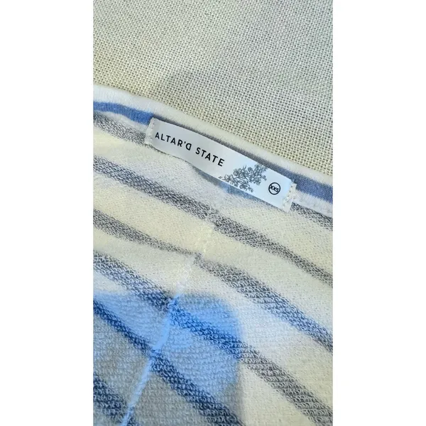 altar'd state Sylvie V Neck Crop Striped Blue& White Women’s Xxs Relaxed Xxs - Image 5