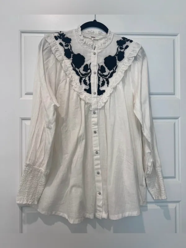 Free People White Button-Front Blouse with Black Floral Embroidery - Image 5