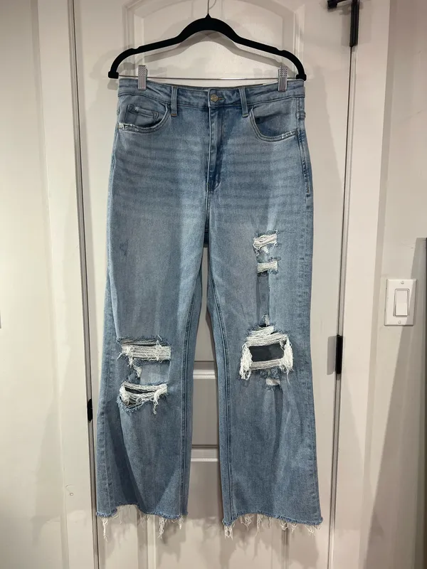 Vervet High Rise light wash, distressed Jeans - Image 4