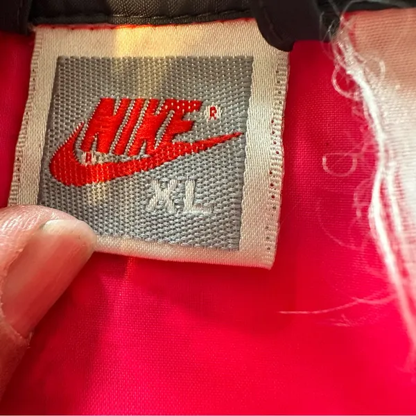 Vintage Nike Hot Pink and Black Windbreaker - Image 3