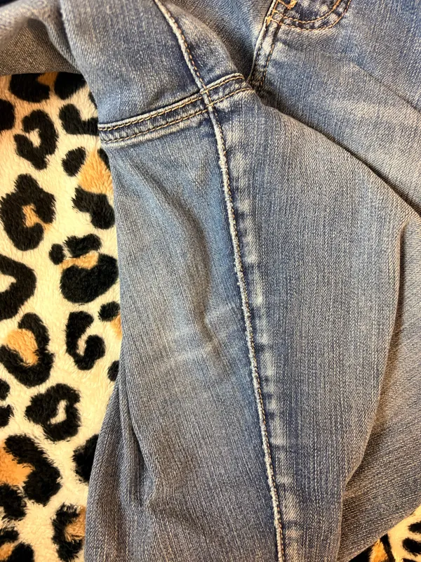 Maurice’s Everflex High-waisted, straight-leg blue jeans - Image 3