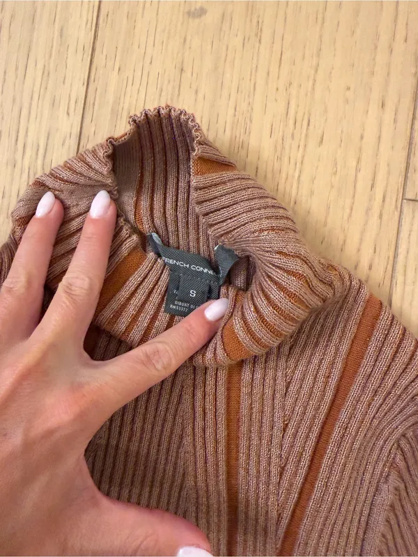 Nordstrom Taupe Ribbed Mock Neck Sweater with Rust Accent Stripes - Image 3