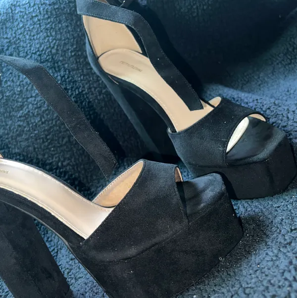 Pretty Little Thing Platform Heels - Image 2