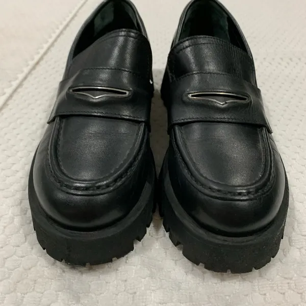 Steve Madden Black Leather Loafers with Silver Accent - Image 3