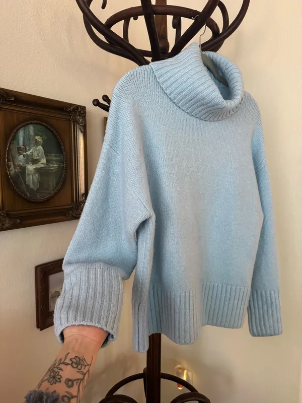 Light Blue Turtleneck Knit Sweater Size L - Image 4