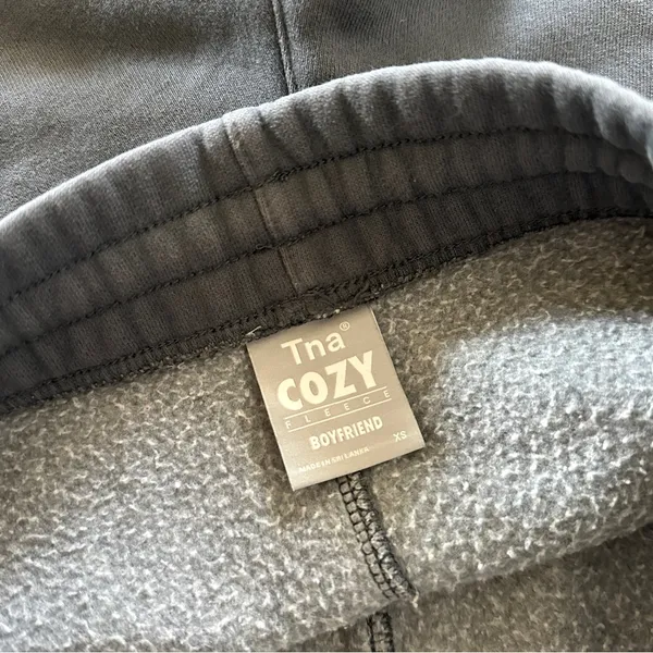 Aritzia TNA Cozy Fleece Boyfriend Short High Rise Raw Hem in Vintage Navy Sz. XS - Image 3