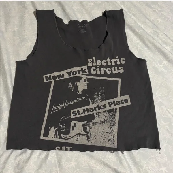Brandy Melville Graphic Crop Top with New York Print - Image 4