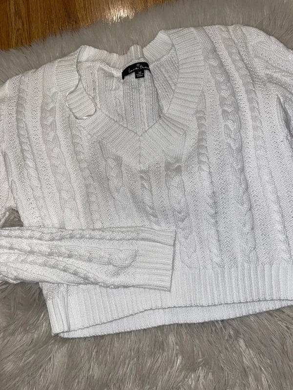 Jessenia Cable Knit Crop Sweater - Image 3