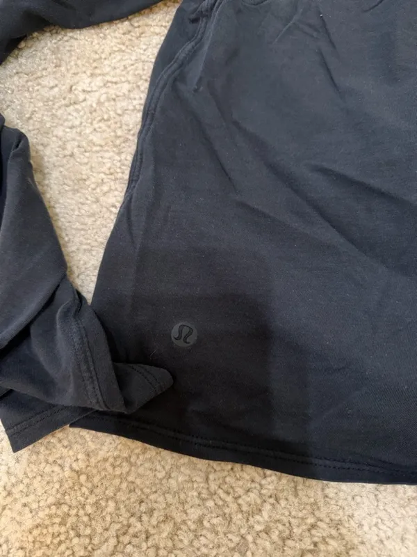 Lululemon Black Long Sleeve Tie Front Crop Top Athletic Yoga Top size medium - Image 3