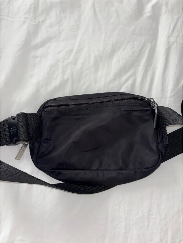 Lululemon Belt Bag Black - Image 3