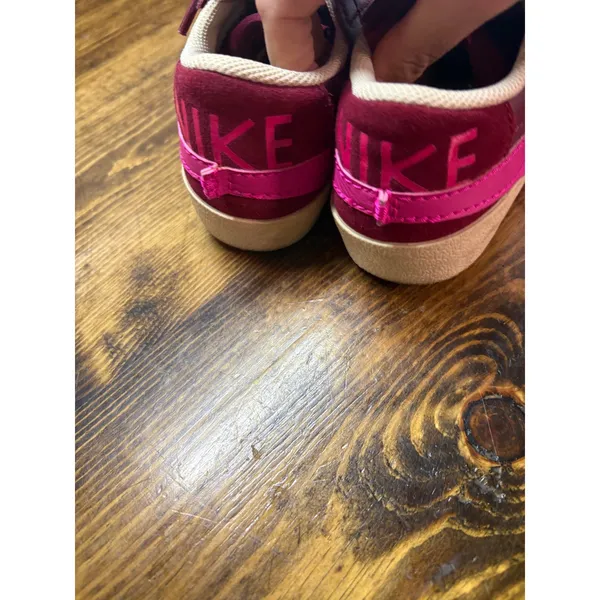 Nike‎ Burgundy And Pink Sneakers Size 5 - Image 6