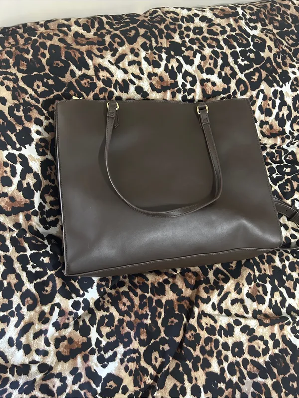Steve Madden Dark Brown Tote with Gold SM Logo - Image 4