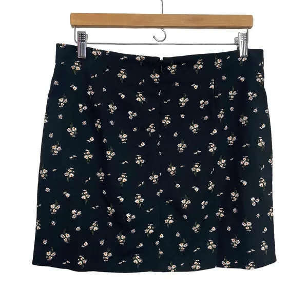 Aeropostale 100% Polyester Black Floral Mini Skirt Back Slit Women's‎ Large Y2K - Image 2