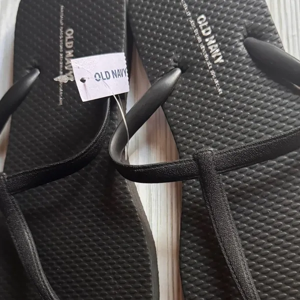 Old Navy Black Slim T Strap Flip Flops Low Heel Casual Style Sandals Sz 7 NWT - Image 5