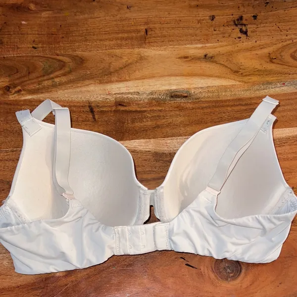 Victoria's Secret Cream Bra 36D lightly lined - Image 2