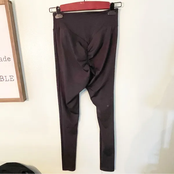 Gymshark Size Medium Black Spellout‎ Athletic Workout Leggings - Image 4