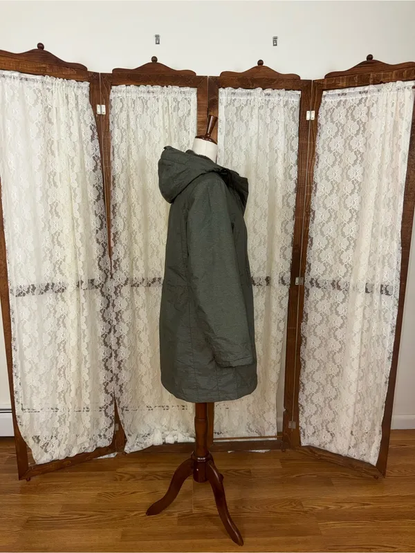 Nice L.L. Bean Quilted Fleece Lined Long Parka Green - Image 2