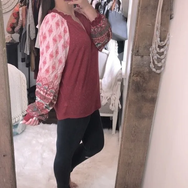 Umgee size small red boho floral top - Image 2