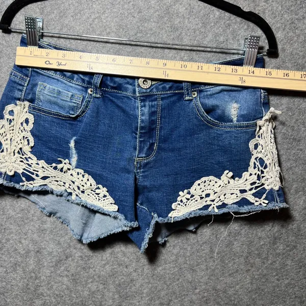 Bongo Blue Denim Shorts Crochet Lace Trim Distressed Frayed‎ Juniors Size 9 - Image 2