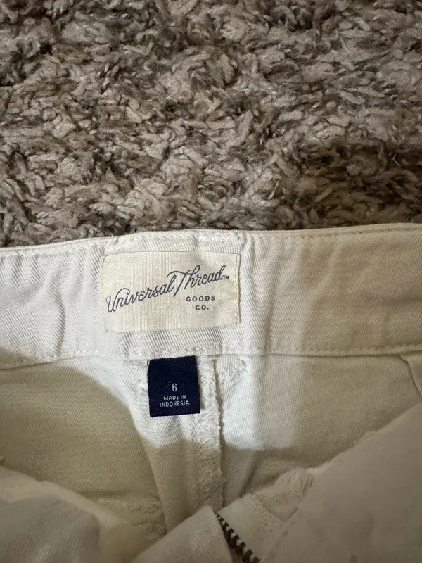 Universal Threads Cargo Jeans - Image 3