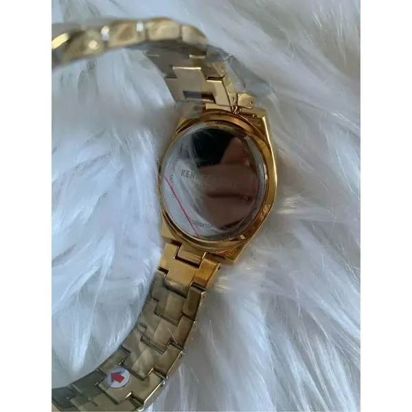 Kenneth cole women’s gold watch with little diamonds new battery - Image 3