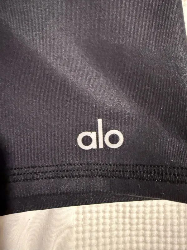 Alo Yoga 7" High-Waist Biker Short - Small - Image 3