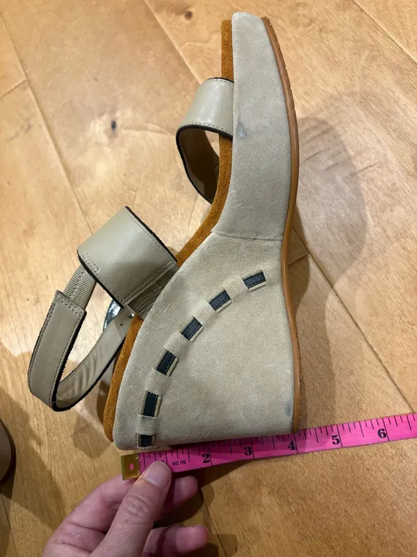 Donald J. Pliner Sportique Kerry wedge platform sandals beige leather sz 8 - Image 9