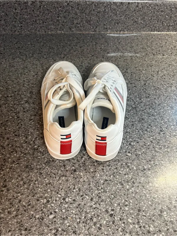 Tommy Hilfiger White Sneakers with Navy & Red Accent - Image 4