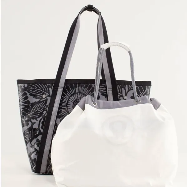 Lululemon Athletica Black and Grey Gym or Beach Tote - Image 14