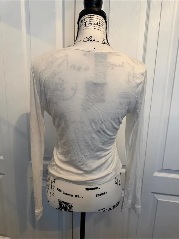Cupshe White Lace-Trim V-Neck Long Sleeve Tee - Image 4