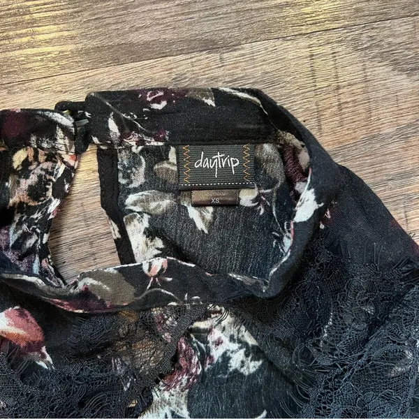 Daytrip High Neck Long Sleeve Black Floral Blouse with Lace Keyhole Size XS - Image 3