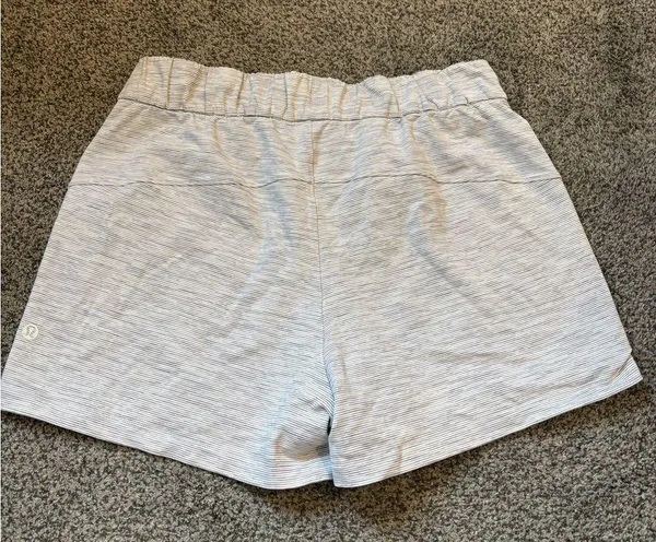 Lululemon On The Fly Short *2.5" - Image 2