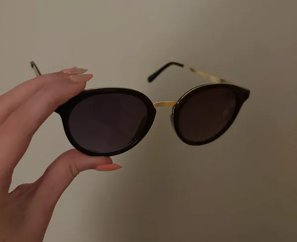 Guess Black Sunglasses - Image 2