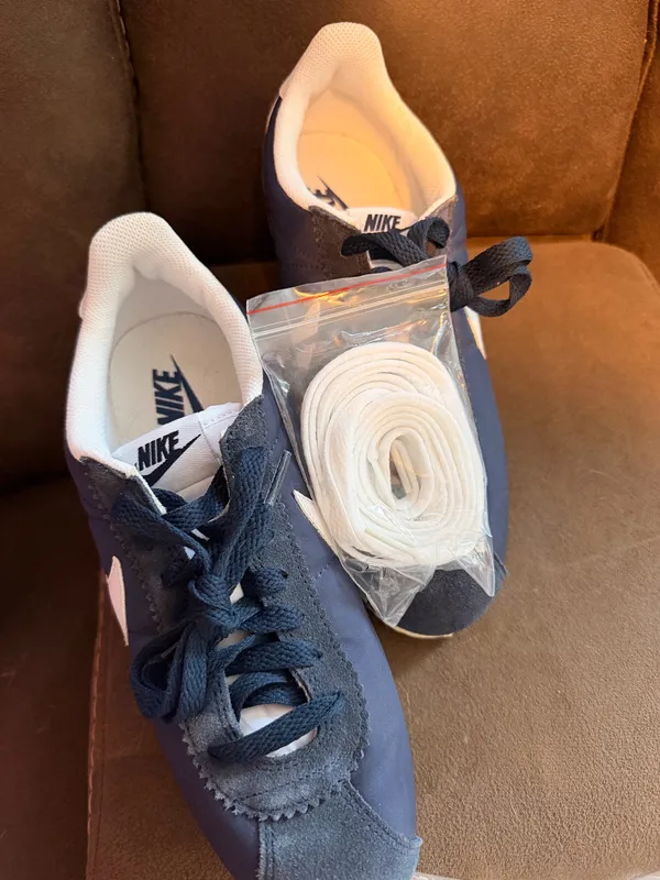 Nike Sneakers  - Image 4