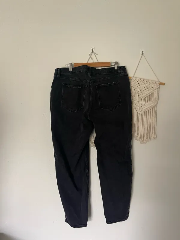 Abercrombie & Fitch The 80’s Mom High Rise Black Jeans - Image 4