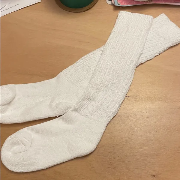#4 NEW HOOTERS GIRLS UNIFORM WHITE XL LENGTH SCRUNCHIE SOCKS O/S with Flaw - Image 2