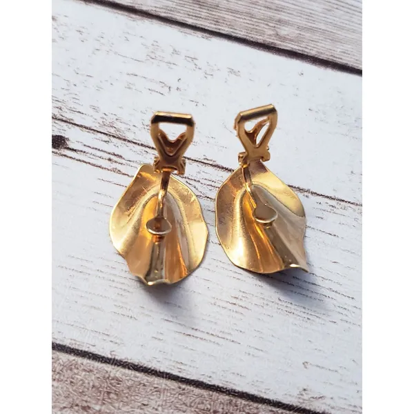 Vintage Clip On Earrings - Gold Tone 3D Leaf Just Over 7/8" - Image 3