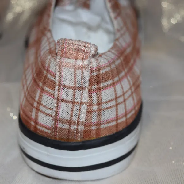 Classic Basketball Sneakers Shimmering Plaid Bronze, Size 9 - Image 5