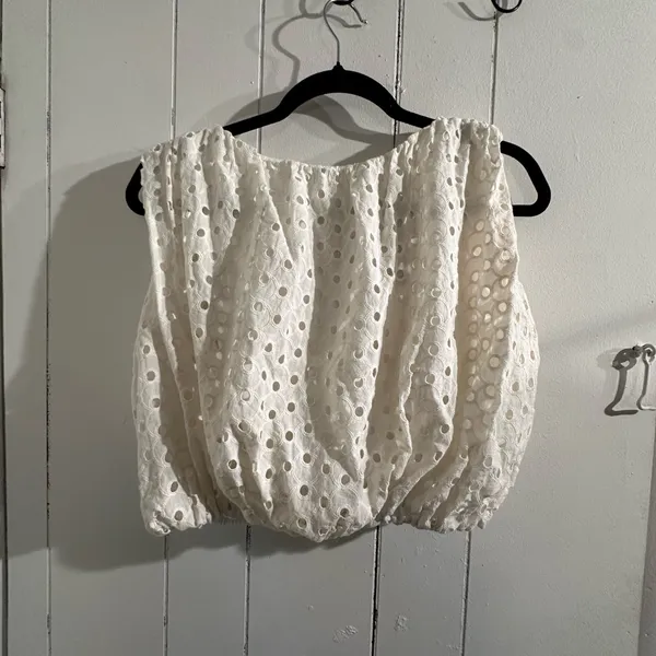 ANTHROPOLOGIE cropped White Eyelet Women's Top - Image 3