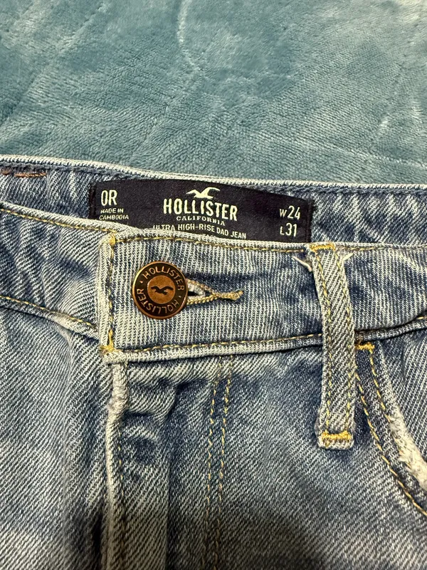 Hollister Ultra High-Rise Dad Jeans - Image 3