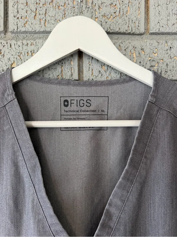 Figs Casma Three-Pocket Scrub Top Graphite Grey Size XL - Image 4