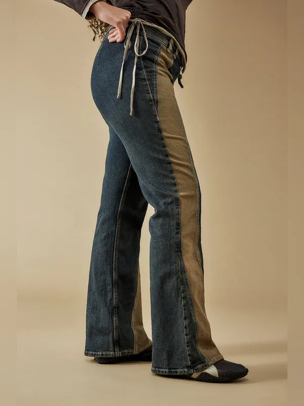 NWT Urban Outfitters Wide-Leg Jeans in Dark Wash with Tan Inset - Image 3
