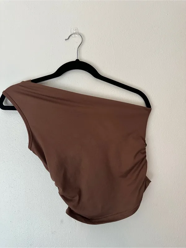 Amazon One-Shoulder Brown Ruched Tank Top - Image 3