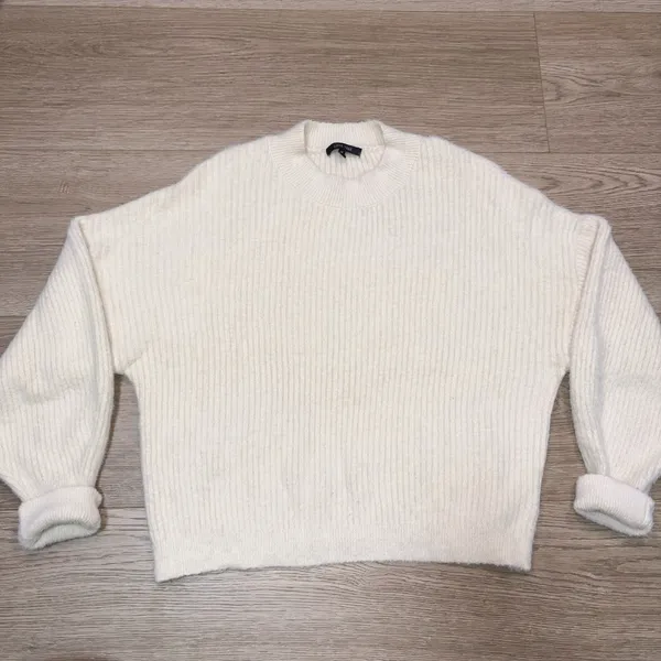Love Tree Boutique Women's Ivory Sweater Size Medium - Image 2