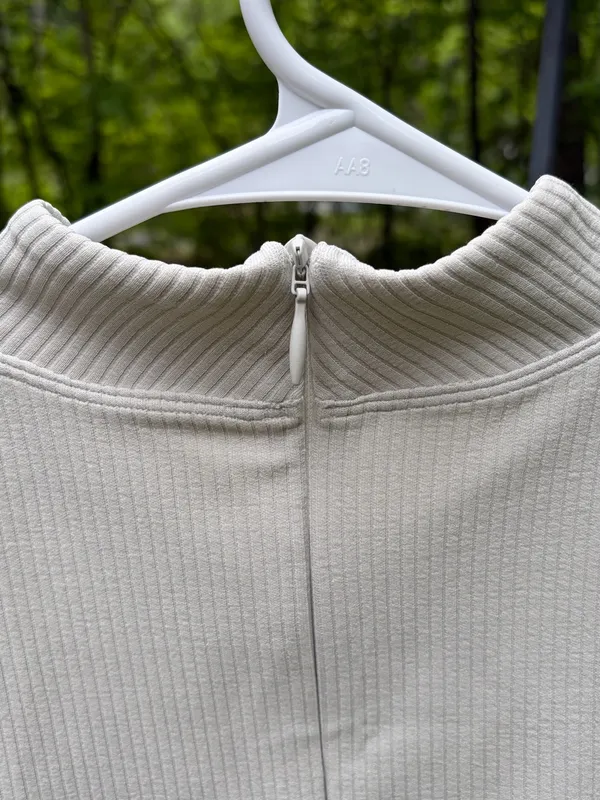 Lululemon Ribbed Softstreme Mockneck Cropped Tank Size Medium - Image 7