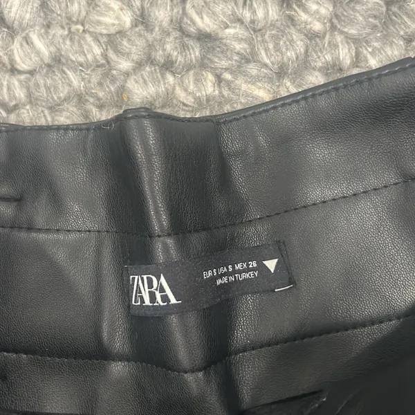 Zara‎ Faux Leather High Rise Shorts W Belt - Image 4