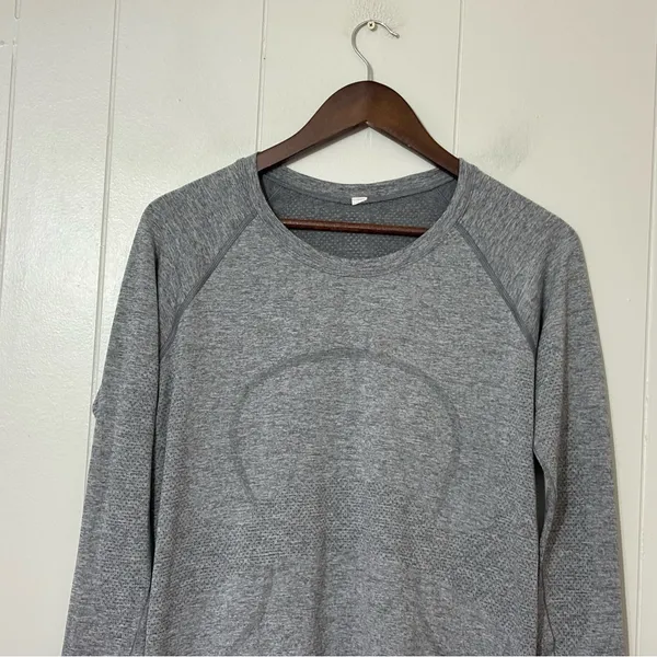 Lululemon Swiftly Tech Long Sleeve 2.0 Gray Size 12 Thumbholes Athletic Top - Image 3