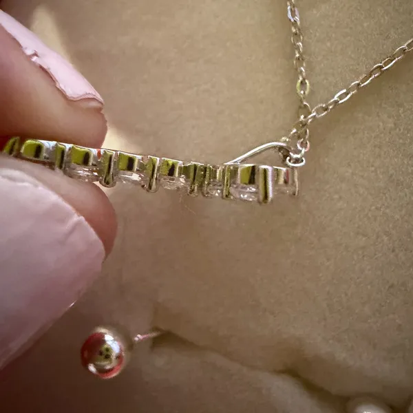 Elegant Jewelry Set with Cross Pendant - Image 5