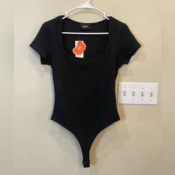 Cider 2 Piece Loungewear Wide Leg Ribbed Pants Short Sleeve‎ Bodysuit - Image 2