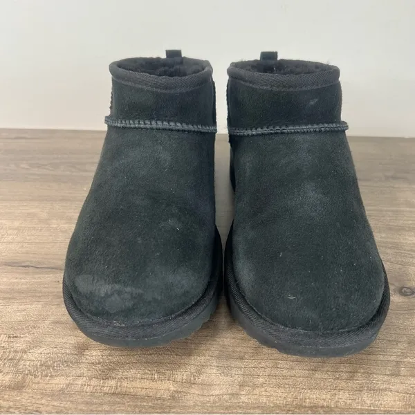 Ugg Youth Women’s Black Mini Boot Size 6 or Women's Size 8 SKU#24325 - Image 2